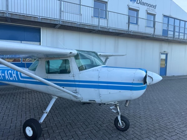 F152 / Reims-Cessna F152 listing photo 1