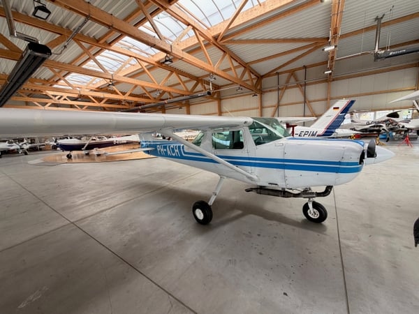 F152 / Reims-Cessna F152 listing photo 1