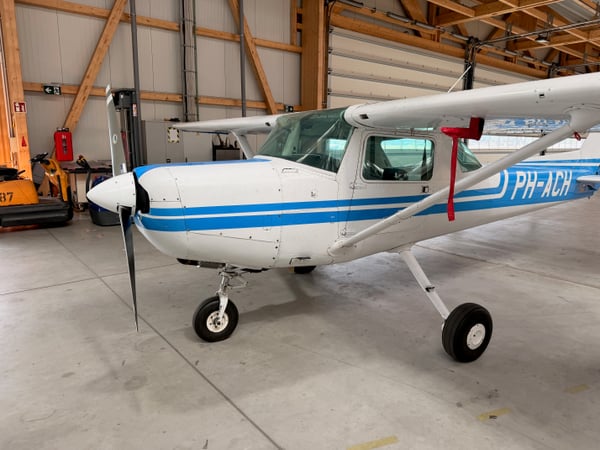 F152 / Reims-Cessna F152 listing photo 2