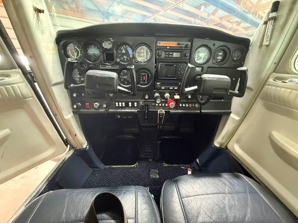 F152 / Reims-Cessna F152 listing photo 5
