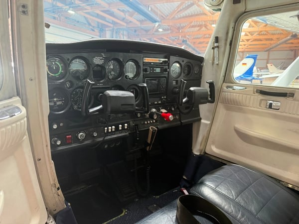 F152 / Reims-Cessna F152 listing photo 6